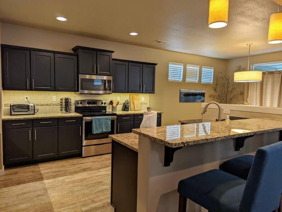 Spacious 3-Bedroom Home With Outdoor Space Γιουτζίν Εξωτερικό φωτογραφία
