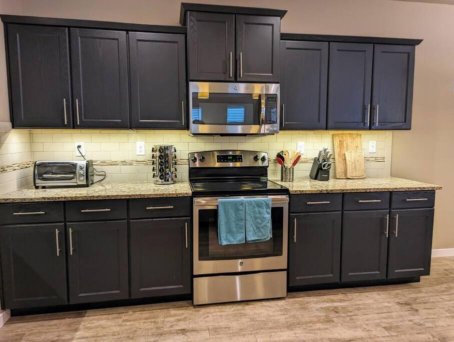 Spacious 3-Bedroom Home With Outdoor Space Γιουτζίν Εξωτερικό φωτογραφία