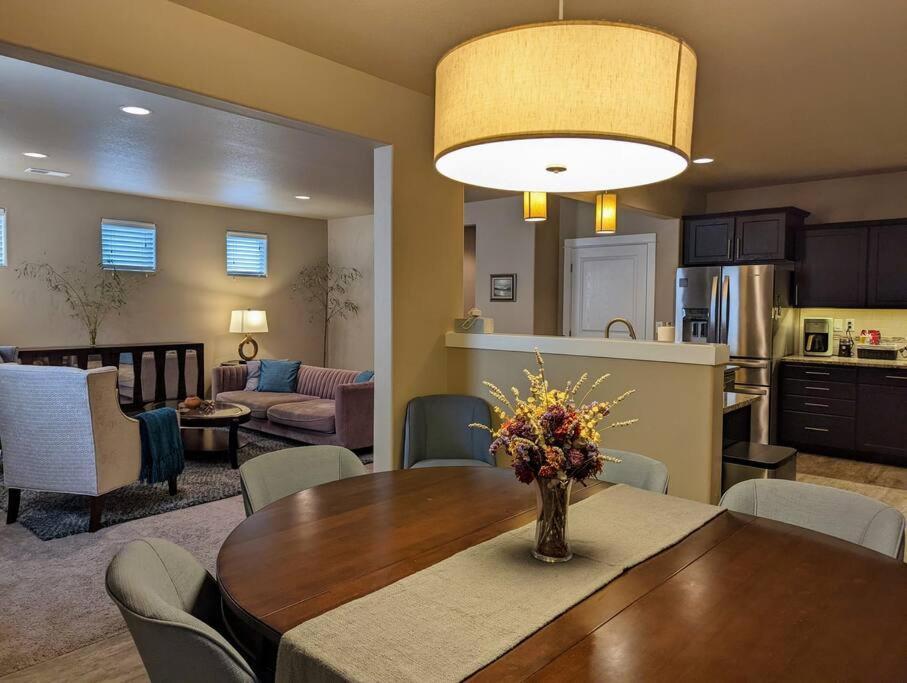 Spacious 3-Bedroom Home With Outdoor Space Γιουτζίν Εξωτερικό φωτογραφία