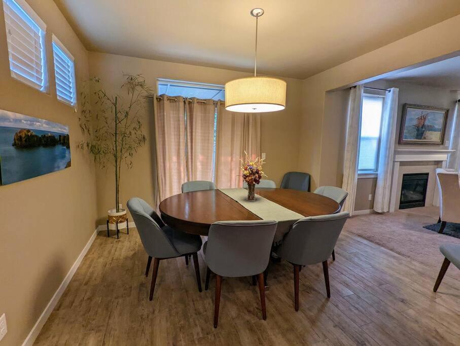 Spacious 3-Bedroom Home With Outdoor Space Γιουτζίν Εξωτερικό φωτογραφία